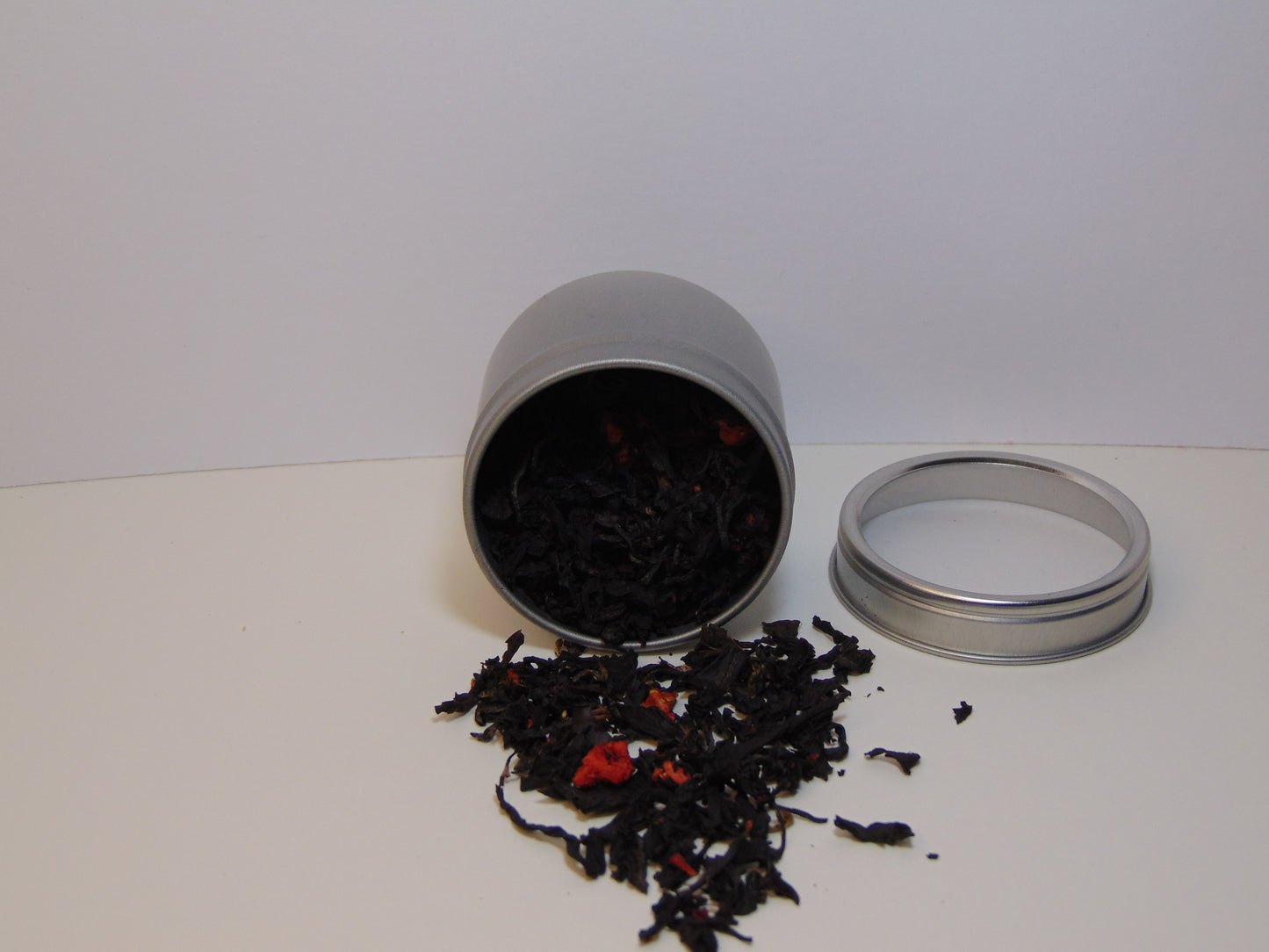 Strawberry tea small tin